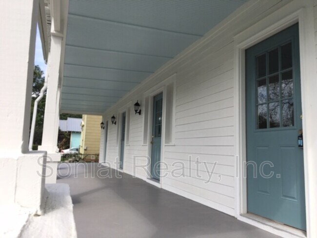 Foto del edificio - 2549 Wisteria St