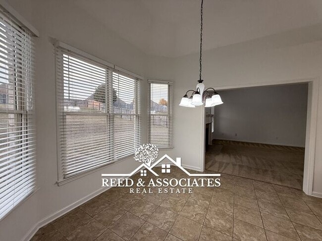 Building Photo - 4 Bedrooms in Southaven!