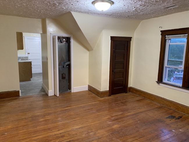 Building Photo - 135 Grandview Ave