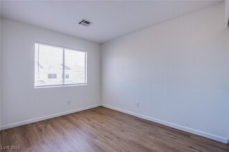 Building Photo - 3385 Cheyenne Gardens Way