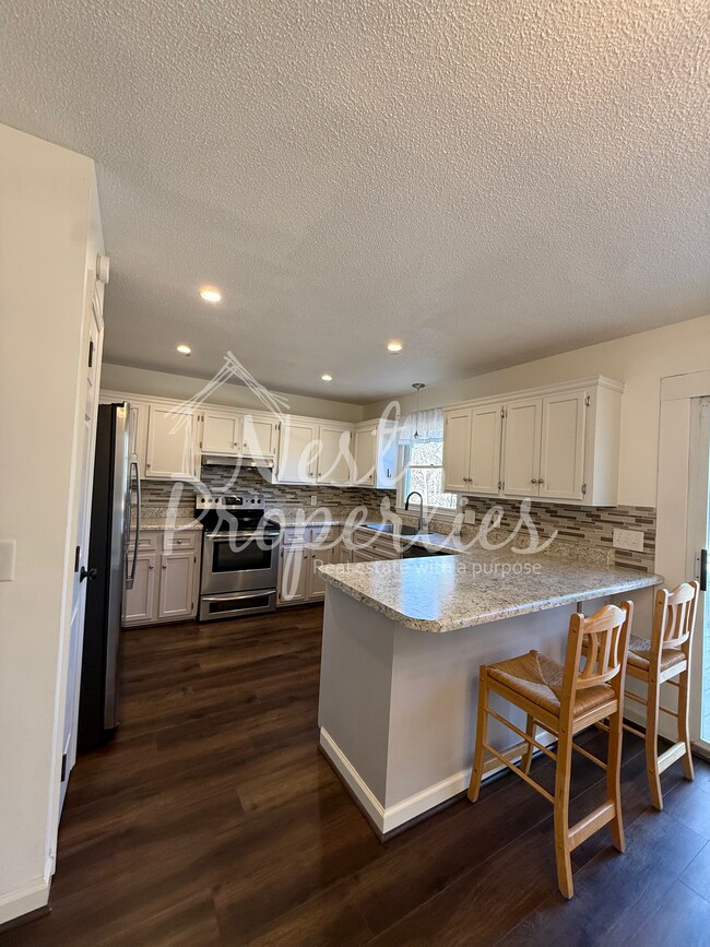 Building Photo - 241 Saddlebrooke Rd