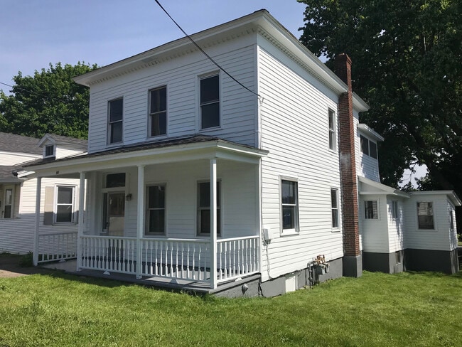 Building Photo - 162 W Bridge St