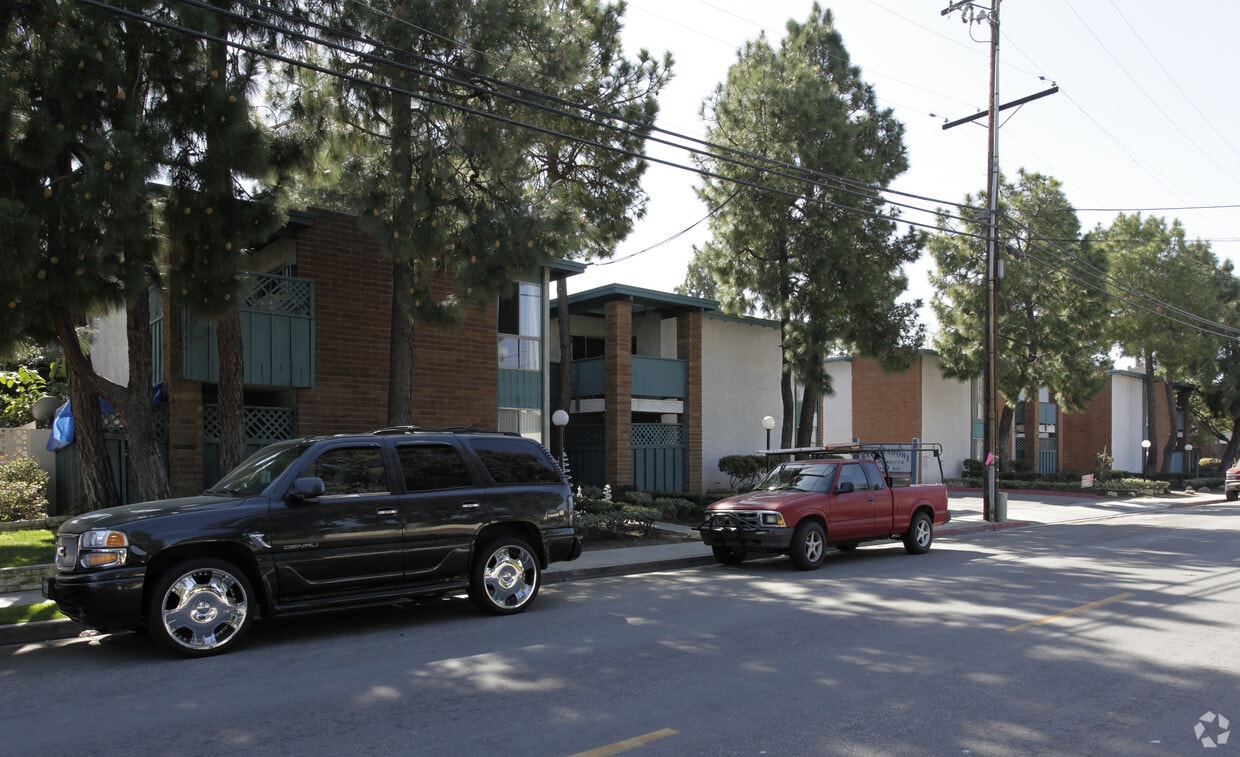 Primary Photo - Bay Meadow Apartments