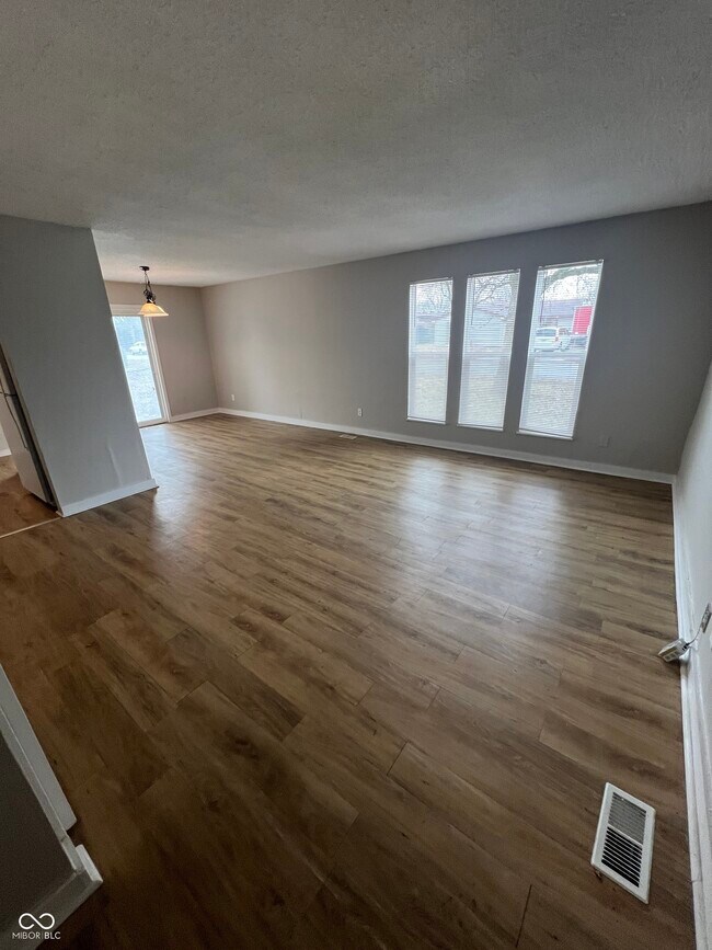 Foto del edificio - 9413 English Oak Dr