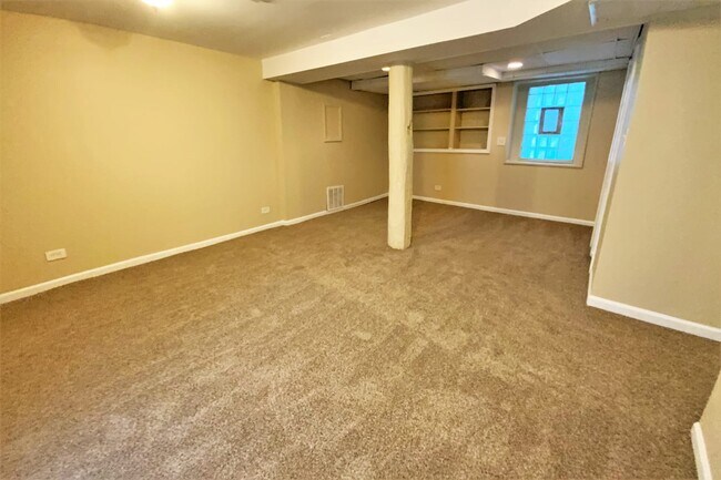 Foto del edificio - 5942 W Byron St