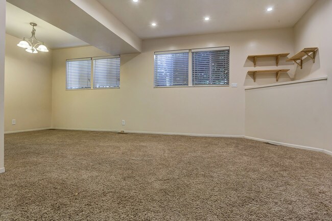 Foto del edificio - 251 S 700 E