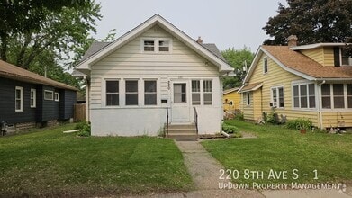 Building Photo - 220 8th Ave S