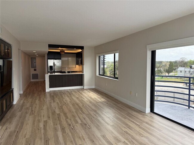 Foto del edificio - 4823 Ebbtide Ln