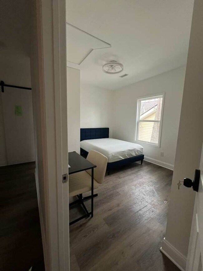Foto del edificio - 2827 E 5th Ave