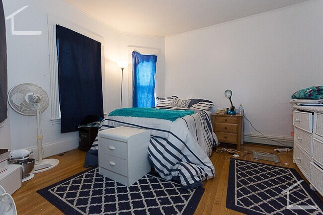 Building Photo - 9/1 Spacious 4BR/2BA near Packard's Corner