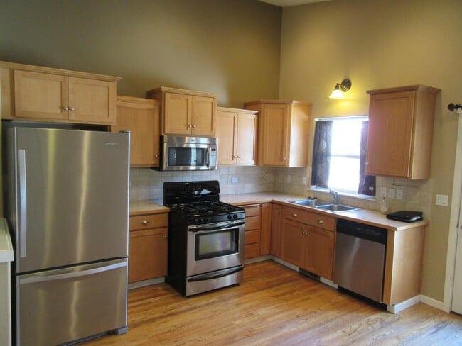 Building Photo - 1314 W Tualatin Dr