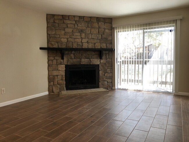 Building Photo - Beautiful Condo in the Brittany Highlands