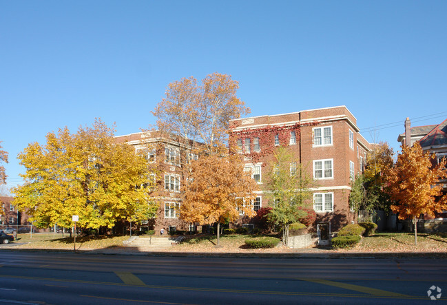 Building Photo - Broadmoor