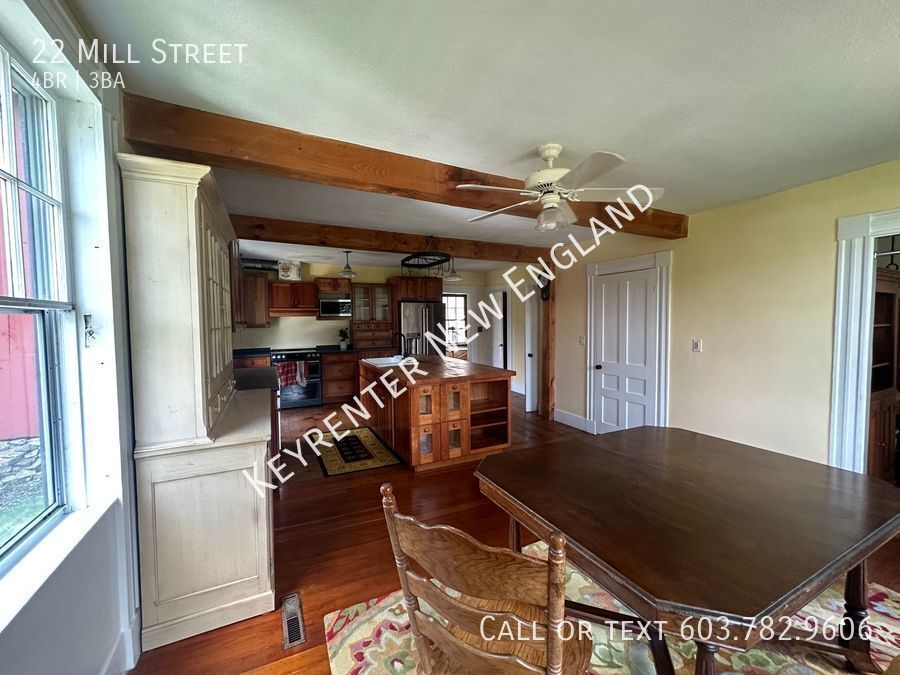 Foto principal - Gorgeous 4 Bedroom Home in New Boston