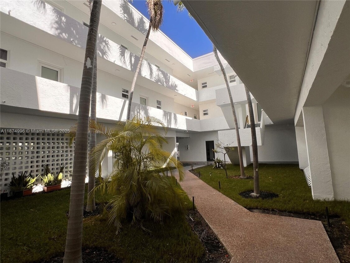 Foto principal - 1033 Lenox Ave.