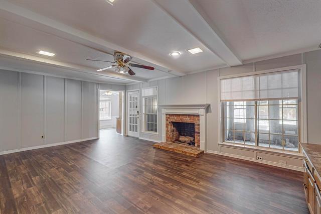 Foto del edificio - 3906 Larkin Ln