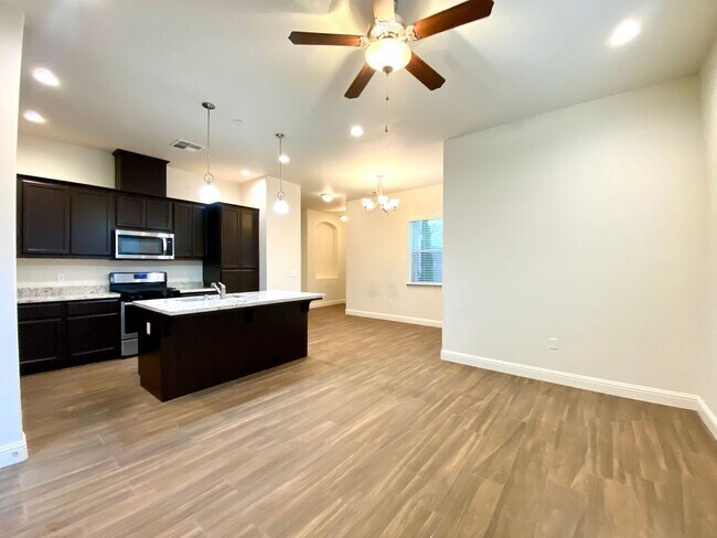 Foto del edificio - $2,100 Beautiful 2 Bed 2 Bath Home In The ...