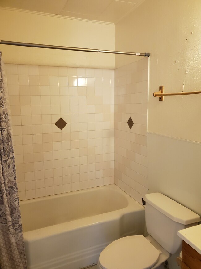 Foto del edificio - 816 E 7th St