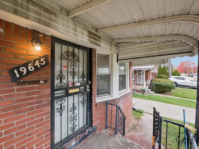 Foto del edificio - 3 bedroom  1.5 bath bungalow - $1200