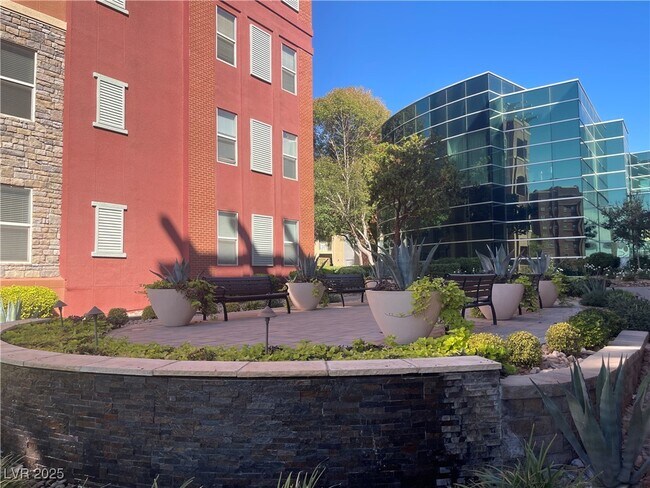 Foto del edificio - 68 E Serene Ave