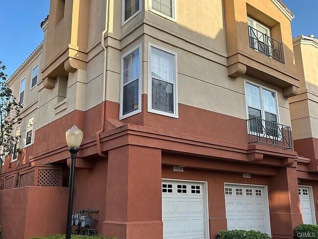 Building Photo - 1020 S San Marino Way