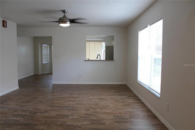 Foto del edificio - 1750 Horsechestnut Ct