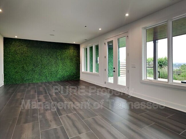 Foto del edificio - 6006 Hill Cir Dr