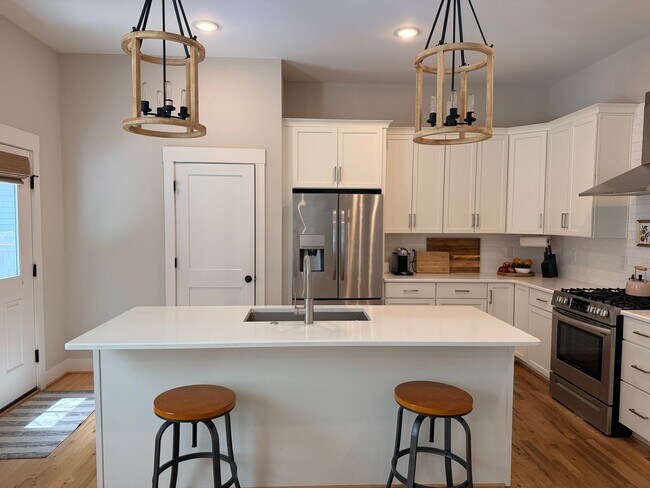 Foto del edificio - Beautiful Modern 3 Bedroom Church Hill Home