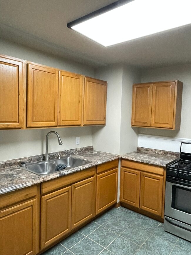 Building Photo - 2501 Edgewood Dr