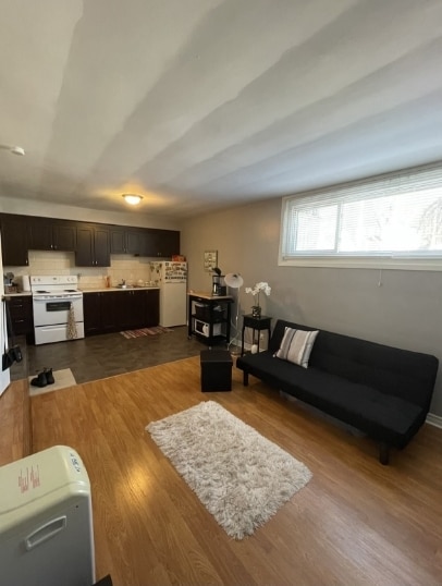 Building Photo - 421 Cottesmore Ave
