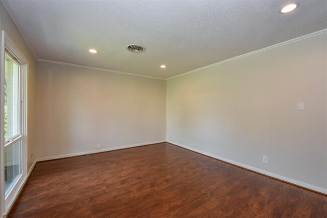 Building Photo - 3607 Blue Bonnet Blvd