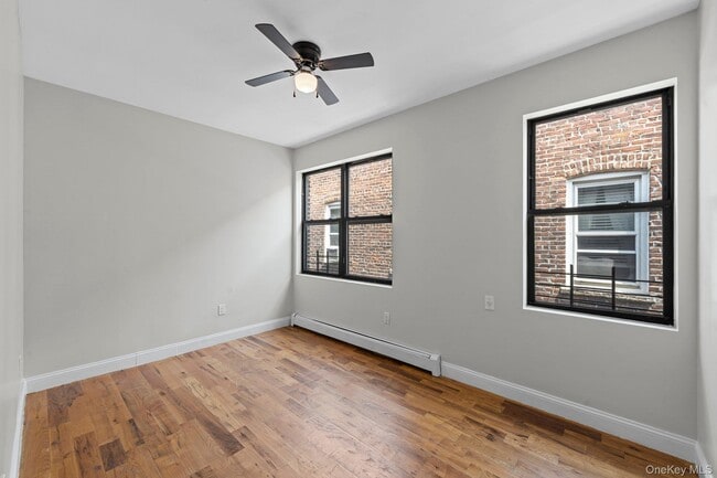 Building Photo - 746 E 219th St