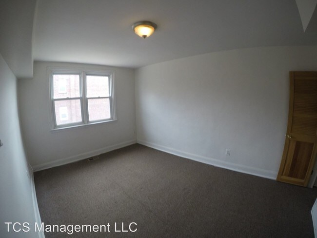 Building Photo - 526 W Clapier St