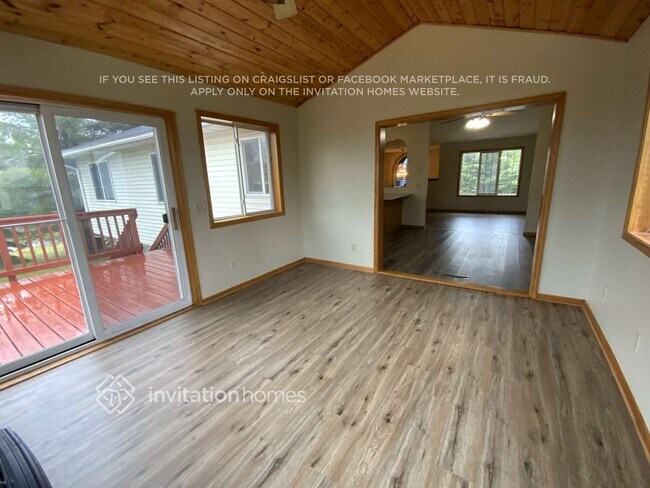 Foto del edificio - 19309 Upland St NW
