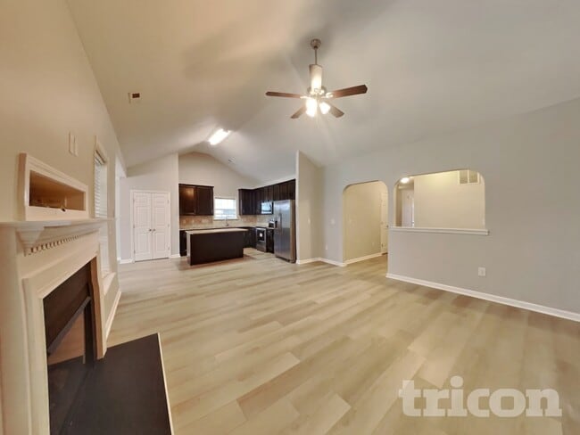 Foto del edificio - 410 Crutchfield Dr