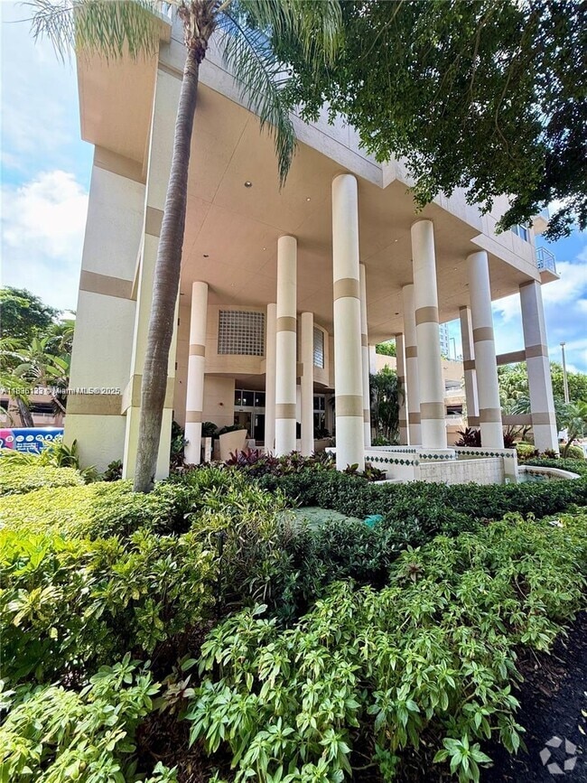 Building Photo - 770 Claughton Island Dr