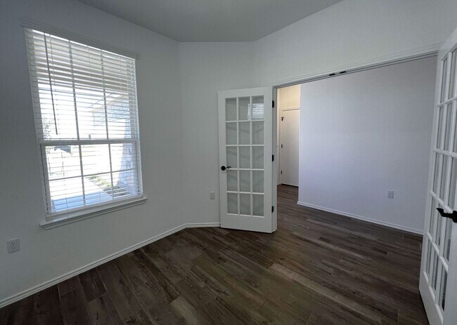 Foto del edificio - 700 Livewater Ln