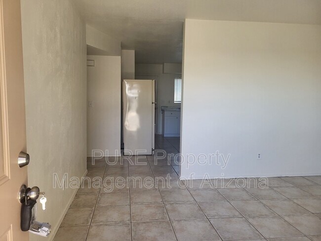Building Photo - 533 S Olive