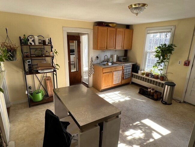 Building Photo - 797 Main St