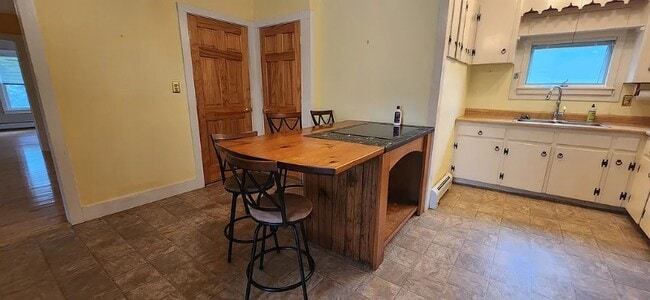 Building Photo - 170 S Main St