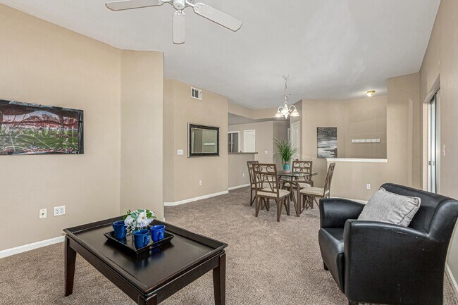 Building Photo - Exquisite 2-bedroom, 2-bathroom condo inParker