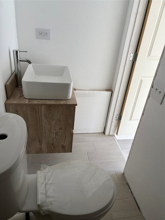 Building Photo - 919 Brooks Ave