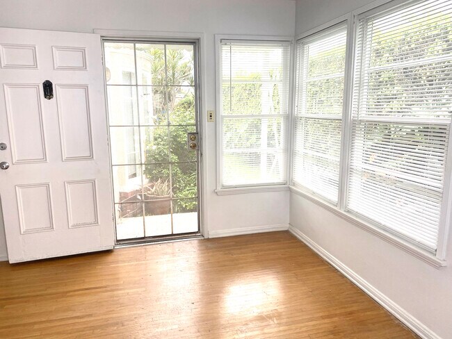 Large Entry Area - 2049 S Holt Ave
