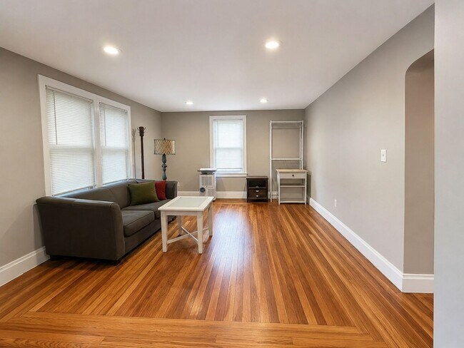 Foto del edificio - 172 Fruit Hill Ave