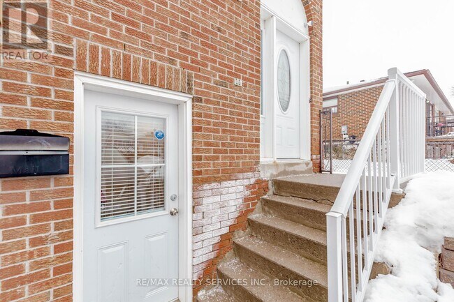 Building Photo - 127 Mill St N