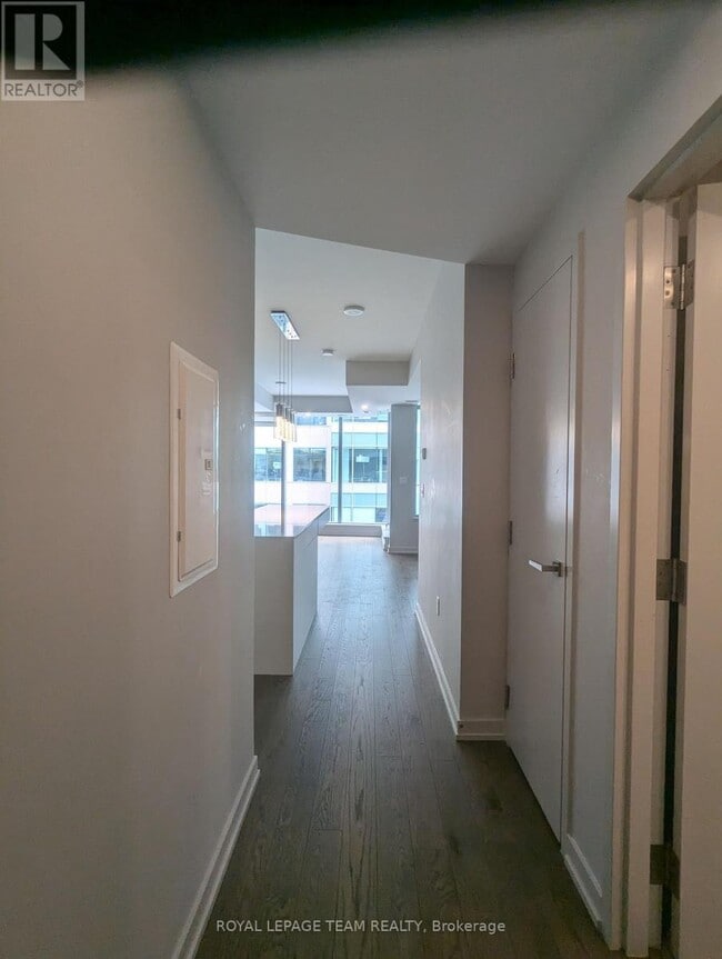 Building Photo - 101 Queen St