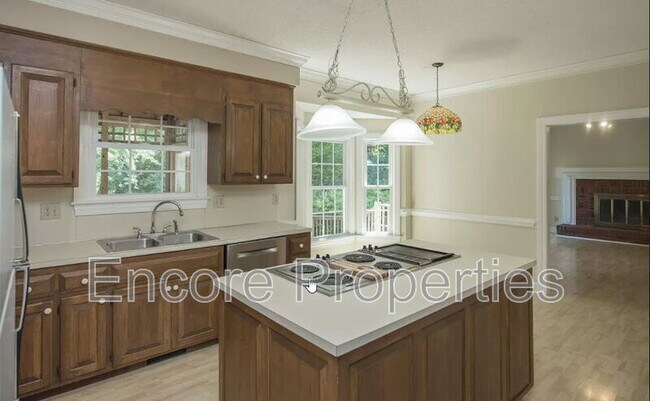 Building Photo - 111 Whispering Pines Ct
