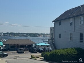Building Photo - 271 Pequot Ave