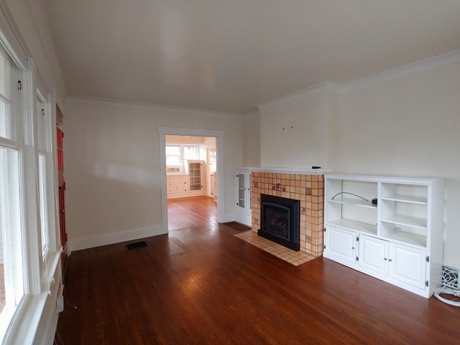 Building Photo - Adorable Phinney Ridge Home