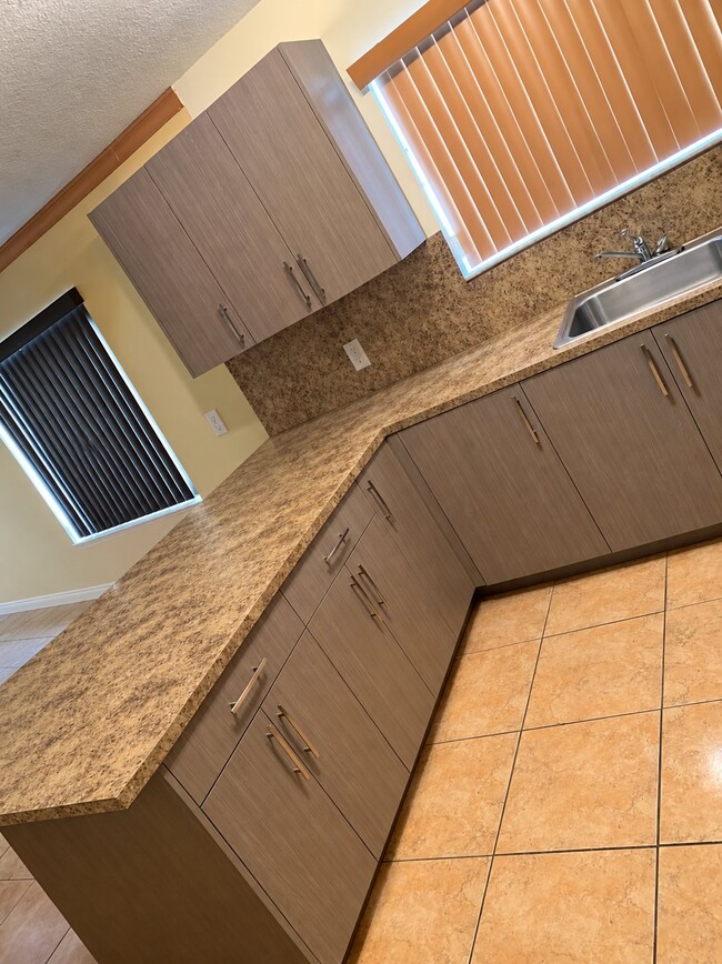 Foto del edificio - 3048 NW 56th St